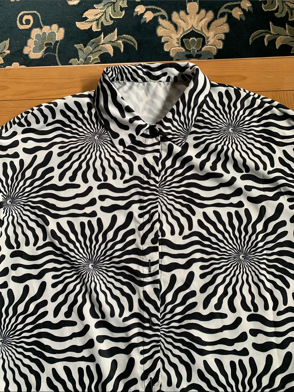 Black & White Ying/Yang Swirl Print Short-Sleeve Button-Up Women’s Shirt